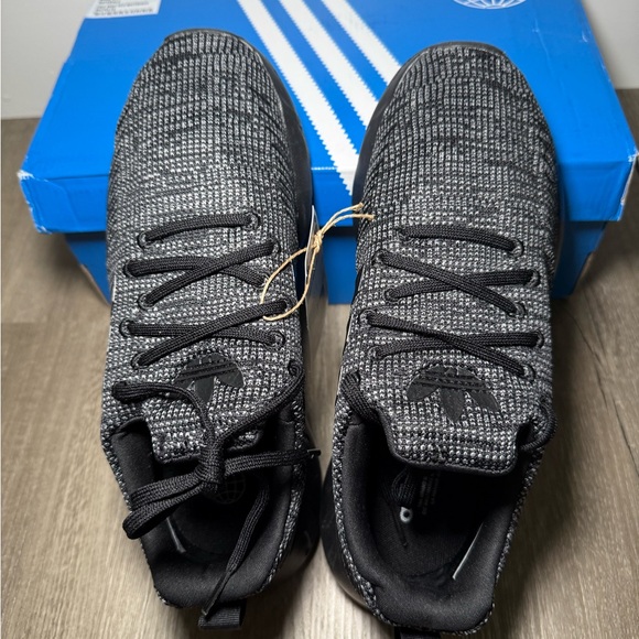 Adidas Swift Run 22 J Boys Black Running Shoes Sneakers Low Top Size 5 - Picture 5 of 6